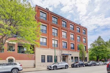 2525 N Sheffield Ave 2C