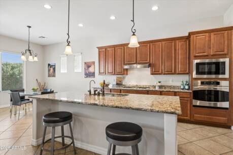 570 W Yellowstone Way