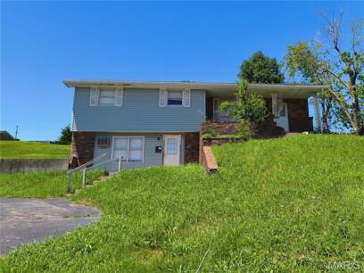 2200 Main St