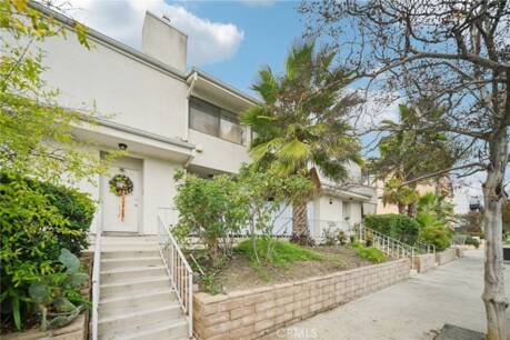 7869 Ventura Canyon Ave 402