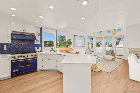 5437 La Jolla Blvd