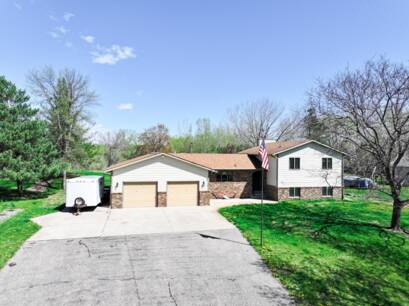 2819 Crestwood Dr NE