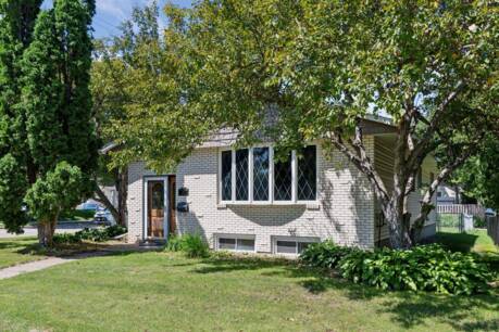 102 11th Ave N