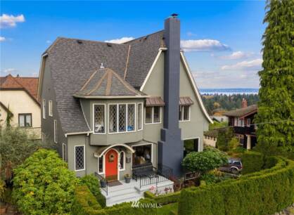 2114 E Crescent Dr