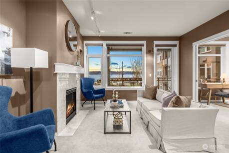 2000 Alaskan Way 241