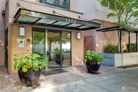 1323 Boren Ave 214