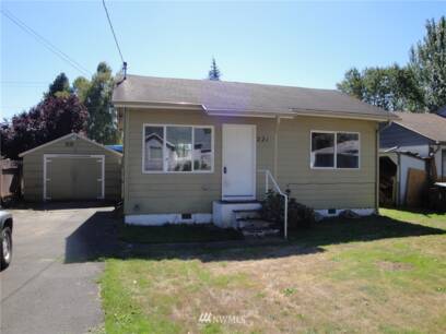221 John St