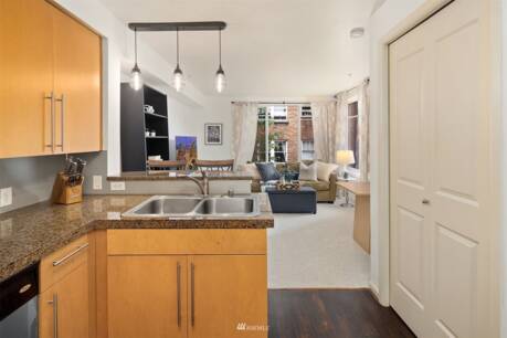 124 Bellevue Ave E 400