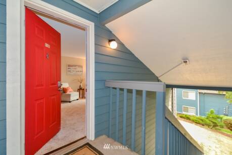 16817 Larch Way B206