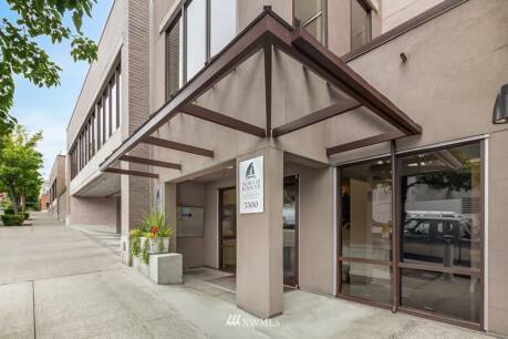 3300 Meridian Ave N 204