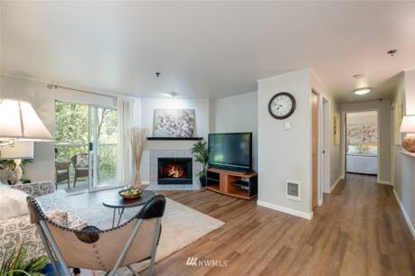 975 Aberdeen Ave NE E207