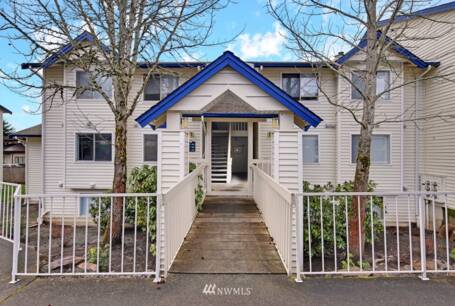 1900 NE 48th St C201