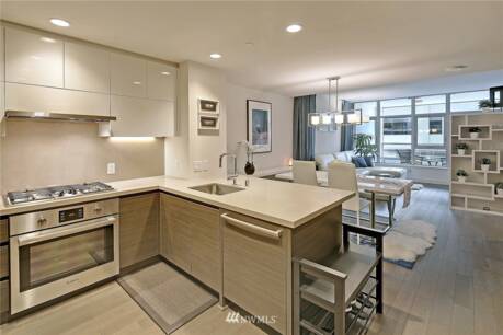 583 Battery St 207N