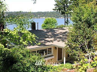 2407 E Lake Sammamish Pl SE