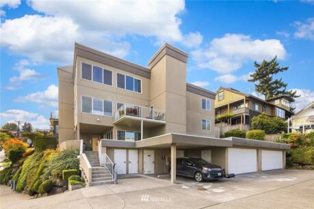 2627 Warren Ave N 300