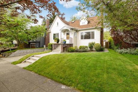 6827 16th Ave NE