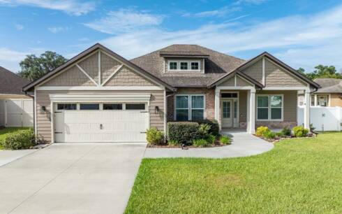 208 SW Maple Pl
