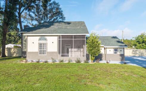 174 NW Clubview Circle