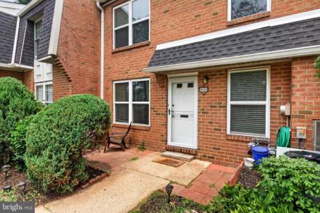 1045 Harbour Dr