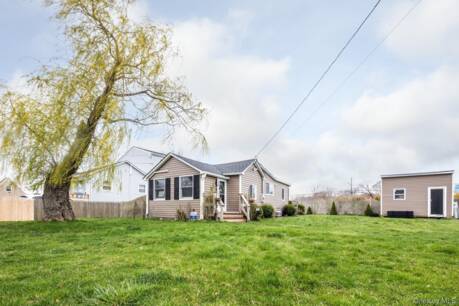 24 Blue Point Rd