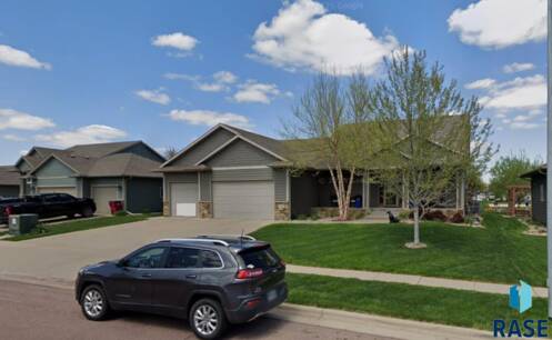 1100 W Golden Eagle St St