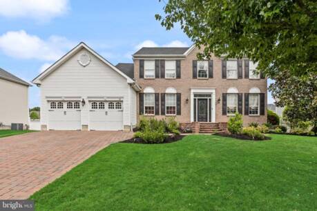 23 Edgewater Dr