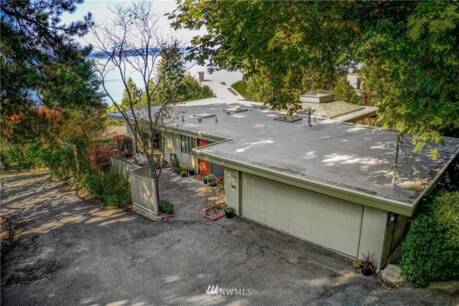2591 Magnolia Blvd W