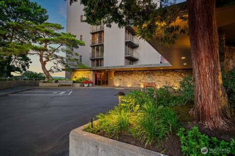 1620 43rd Ave E 15A-B