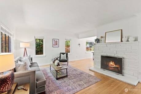 11 W Smith St