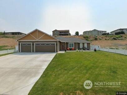 381 Stacy Dr SE