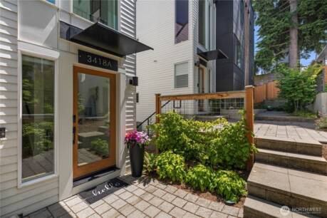 3418 A 23rd Ave W
