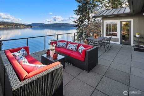 650 Lake Sammamish Ln NE