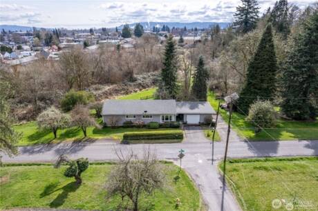 708 Fishers Ln