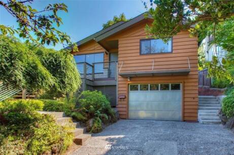 2425 E Aloha St