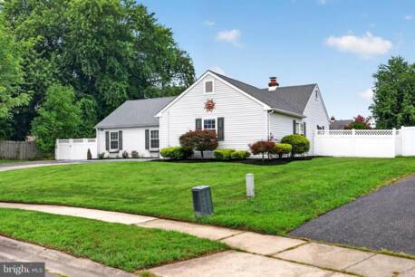 8 Holmes Ln