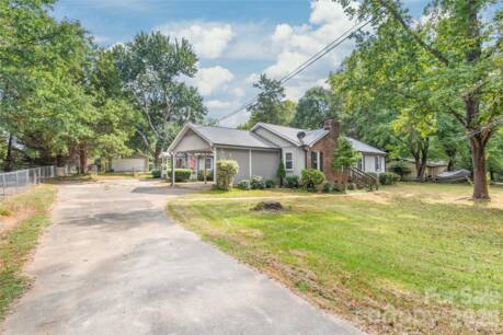 1011 Robin Ln