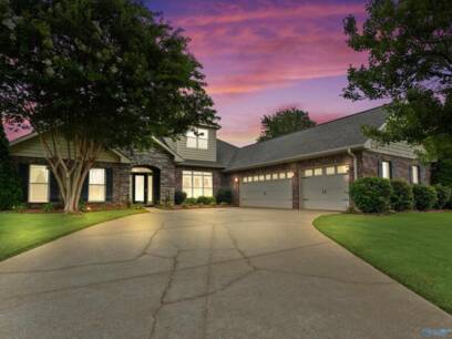 202 Pebble Creek Drive SW