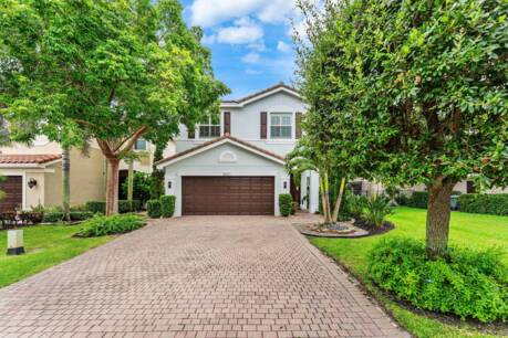 8421 Calabria Lakes Dr