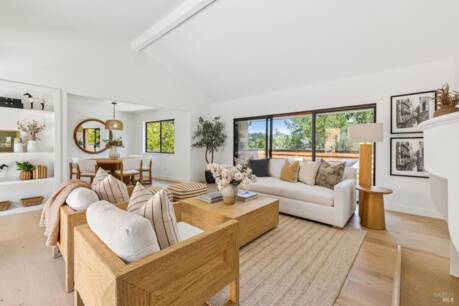 5 Escalle Ln