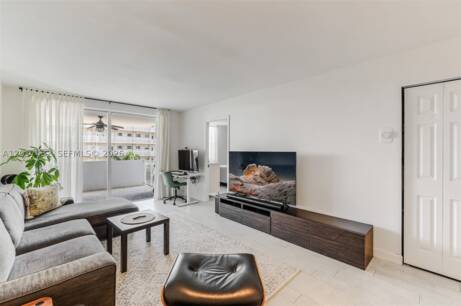1331 Lincoln Rd 704