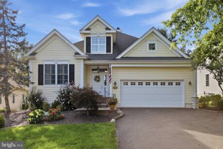 105 Silvertail Ln