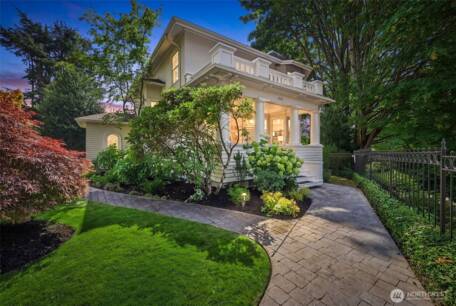 1111 Bellevue Pl E