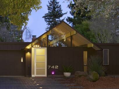 742 Loma Verde Ave