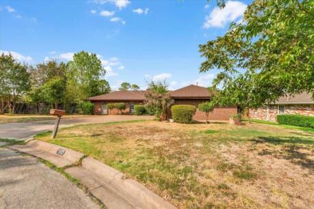 1007 Field Crest Ct