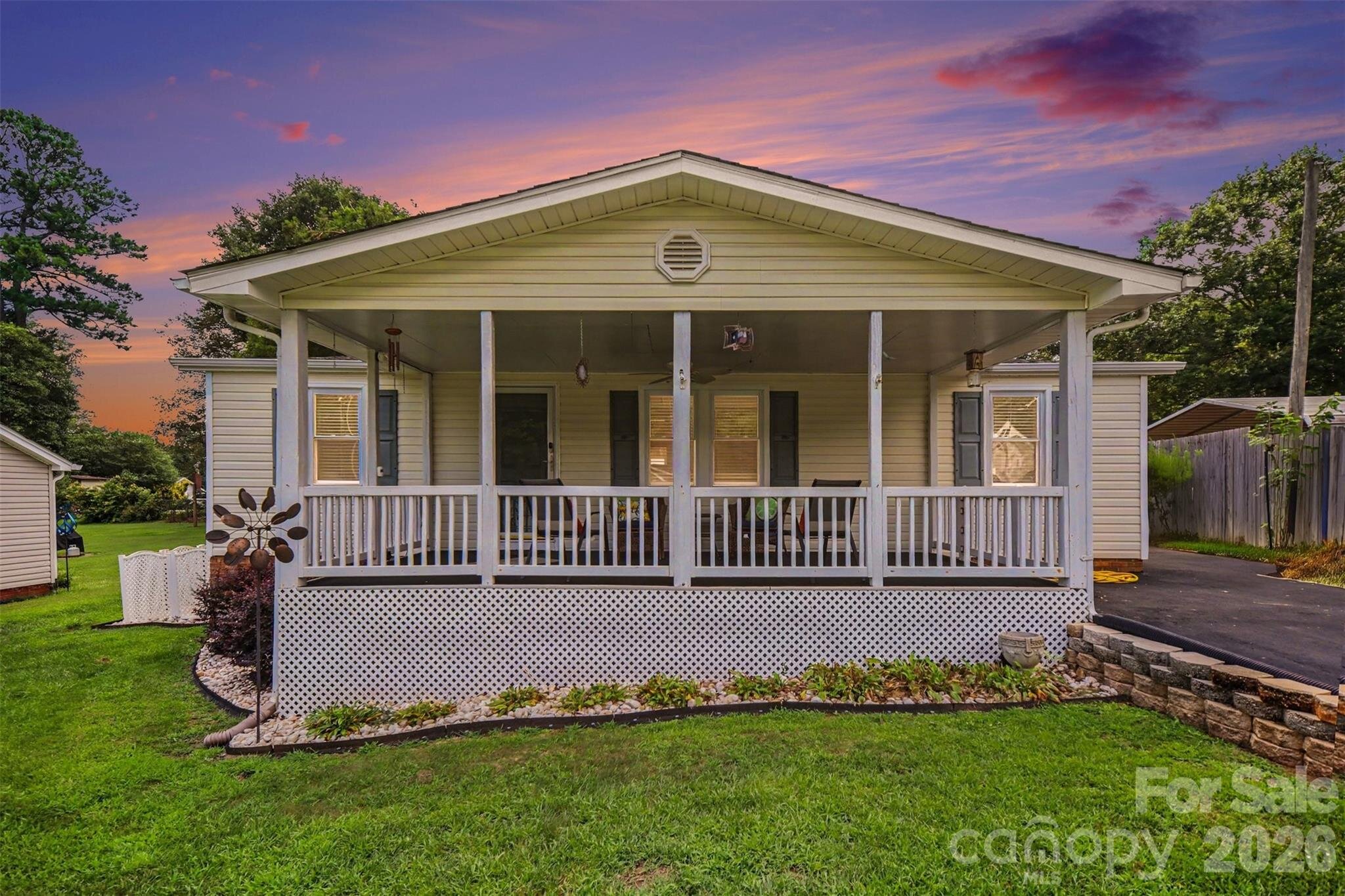 104 E Main St