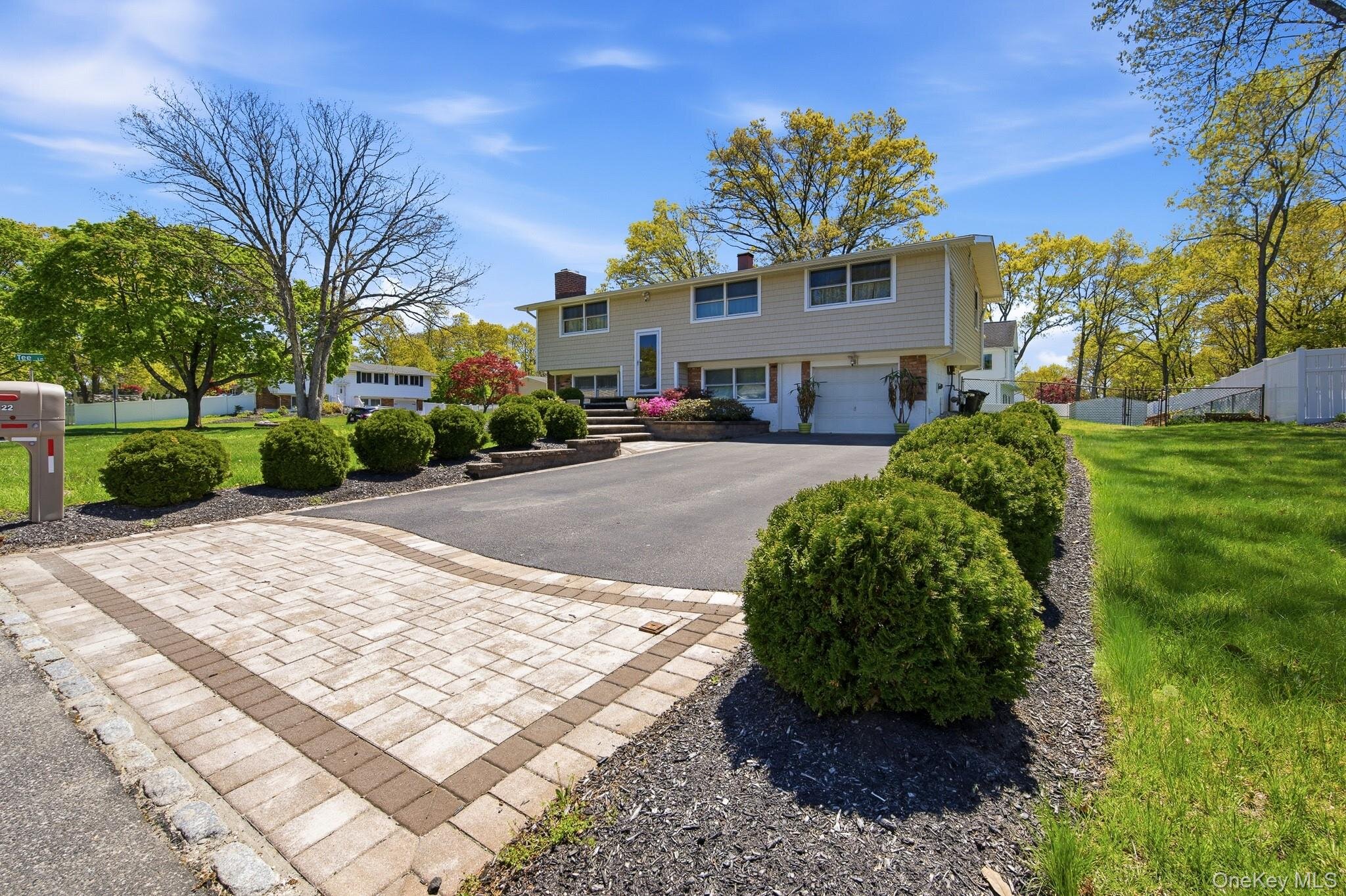 22 Fairway Dr
